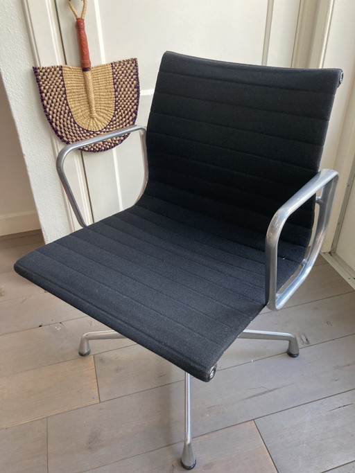Vitra Eames EA 108 Hopsak