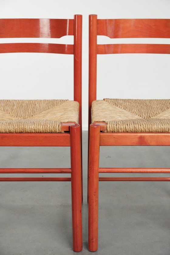 Image 1 of 2 x Leuk rood vintage houten stoeltje uit de jaren ’70 met een gevlochten rieten zitting