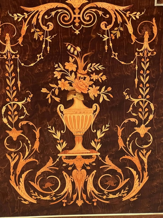 Cómoda elegante estilo Napoleón III. Marquetería en madera preciosa. Bronce dorado, tapa de mármol. – Bronze (photo 4 of 10)