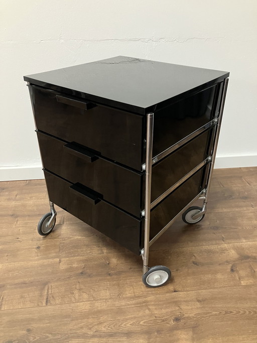 Kartell Mobil 3, commode à roulettes design by Antonio Citterio