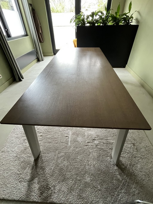 Extendable Leolux table with oak top