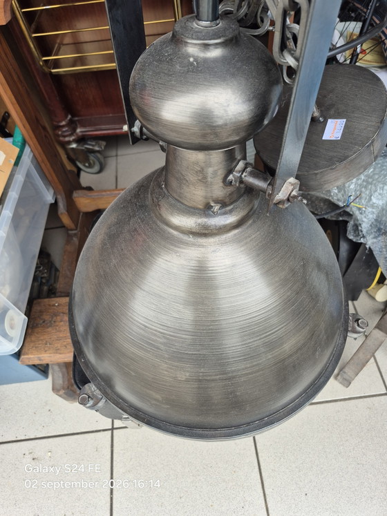 Suspensions industrielles – nixon, Glass, Metal (photo 3 of 7)