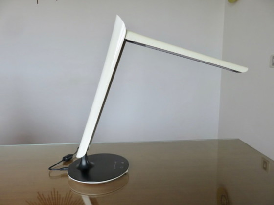 Image 1 of Lampe de bureau design en polycarbonate blanc et noir