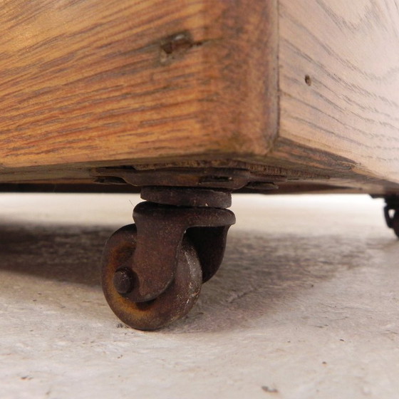 Image 1 of Eiken rolluikkast met 2 luiken boven elkaar, jaren 30
