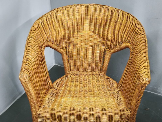 Image 1 of Conjunto de salón italiano de ratán y mimbre de los años 50, con cuatro sillones y mesa.