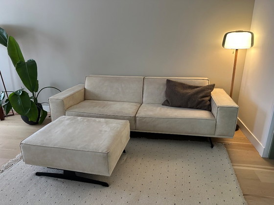 Cartel Living - Nomad Sofa & Pouf, 2 Sitzer Sofas, Stoff, Metall, Beige, Modern (Foto 2 von 5)