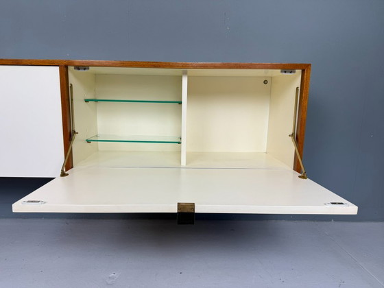 Image 1 of Florence Knoll voor Knoll, notenhouten hangkast, model 122 W-1, 1947