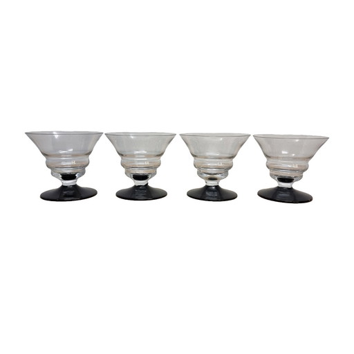 Ensemble de 4 verres à liqueur Art Déco sur base noire, années 1930