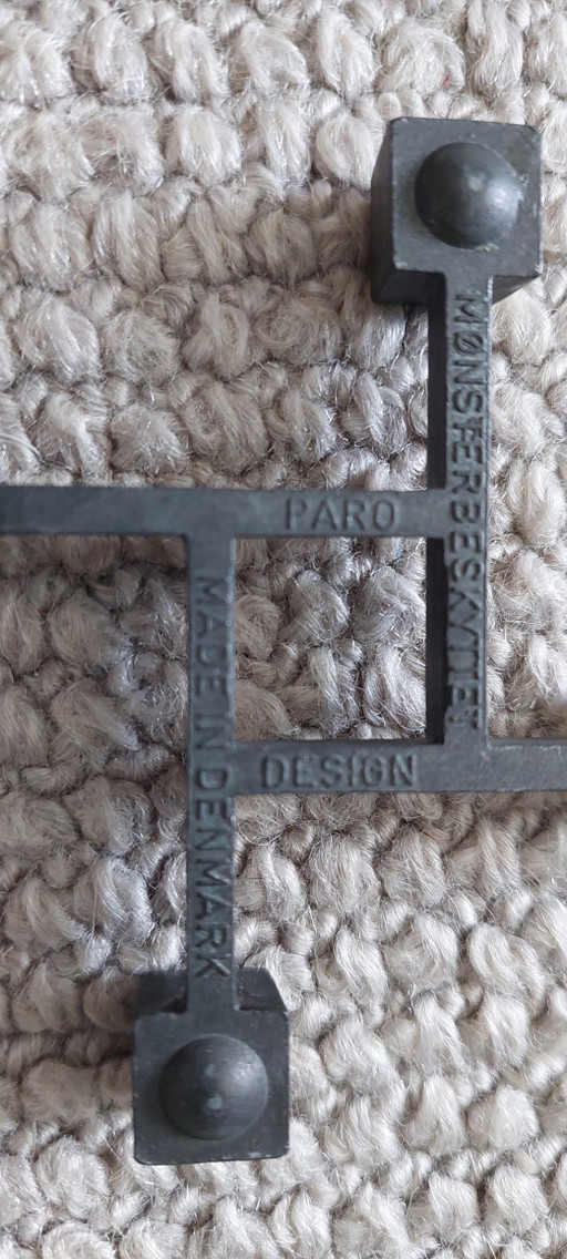 Annata

Jens Quistgaard per Paro Design candeliere in ghisa, prodotto in Danimarca