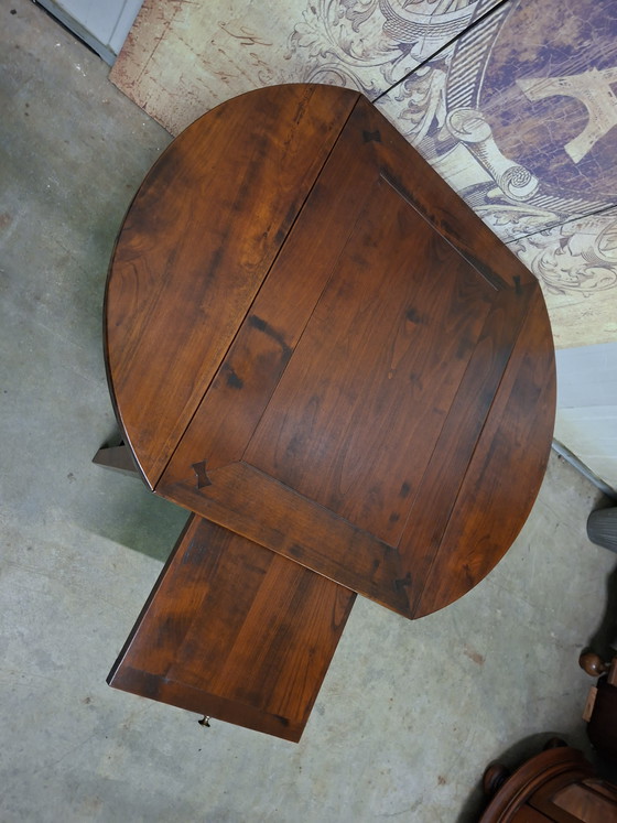 Image 1 of Mesa auxiliar o de centro clásica inglesa con alas abatibles, dimensiones: 50/90 x 70 cm y 50 cm de alto.