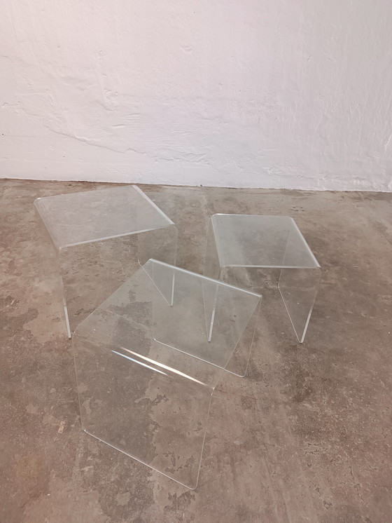 Image 1 of Ensemble de 3 tables gigognes vintage en plexiglas