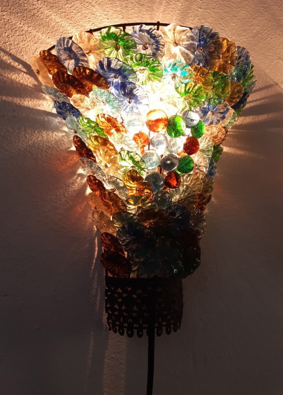 Image 1 of Set van 2 wandlampen met gekleurde glazen bloemen en kralen, vintage wandlampje , set glazen wandlampen