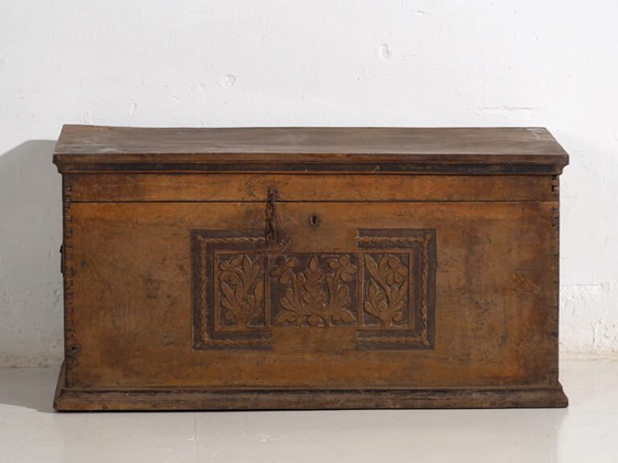 Coffre ancien avec motifs floraux gravés (c.1850) #14 – Commodes, Rustic (photo 23 of 40)