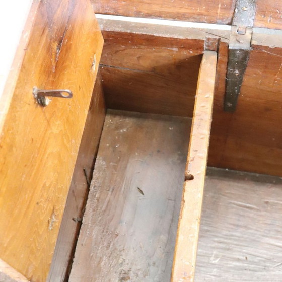 Antieke kist van massief walnotenhout, Italië, 17e eeuw – Ladekasten, Wood (photo 14 of 17)
