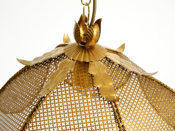 Image 1 of Hermosa y rara lámpara de techo de latón con diseño floral Regency de los años 80