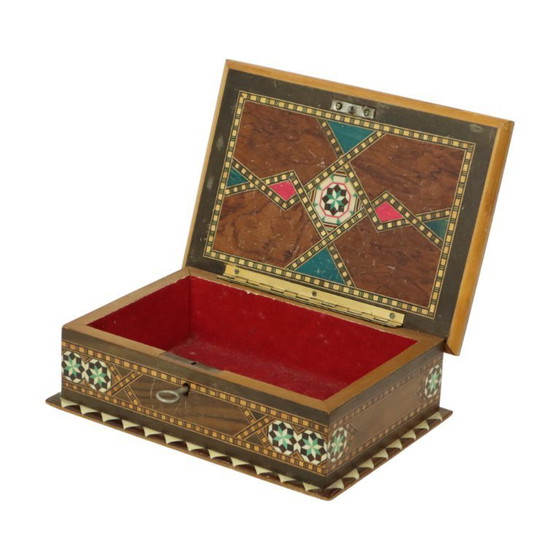 Image 1 of Caja de joyería con incrustaciones de marquetería