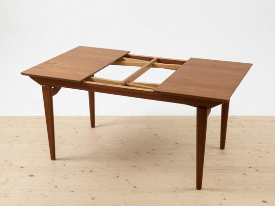 Image 1 of Deense teakhouten eettafel uit de jaren 60 van Ærthøj Jensen + Mølholm, jaren 60.