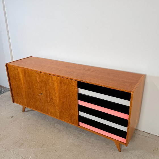 Image 1 of U460 sideboard met gekleurde lades, Jiří Jiroutek