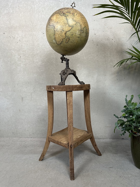 Image 1 of Alter runder Beistelltisch