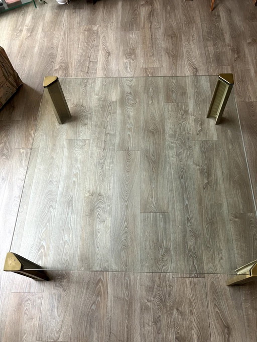 Table basse Peter Ghyczy avec plateau en verre et pieds en laiton 120x120