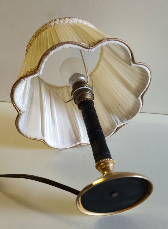 Lampe à poser en laiton et bakélite - mid.XXeme, Doré (photo 9 sur 10)