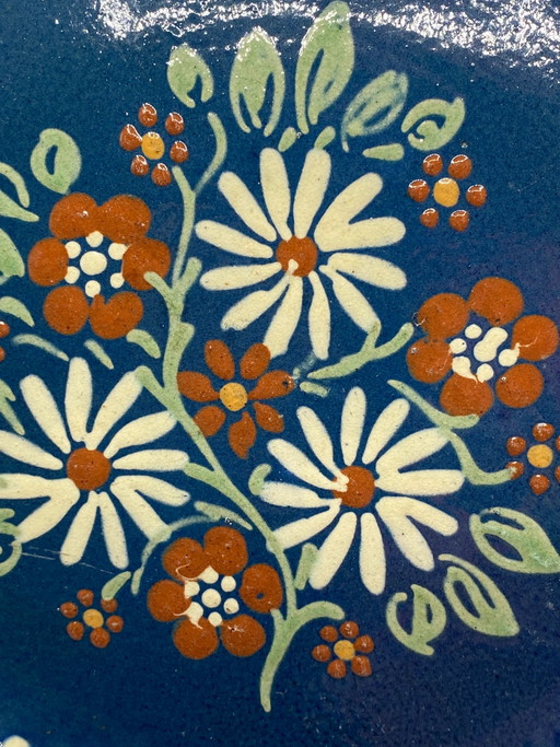 Plato de pared grande de cerámica esmaltada con decoración floral – Hecho a mano – servies, Ceramic, Vintage (photo 2 of 5)