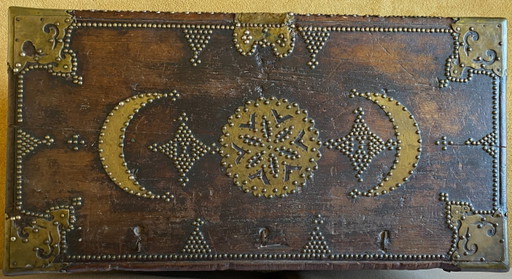 Moroccan storage box 110 cm – brass