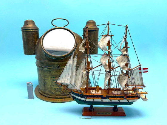 Image 1 of Alter Schiffskompass Messing mit Lichtern / Petroleum / Rettungsbootkompass Nr. 323 GREAT BRITAIN England 1926 + Schiff