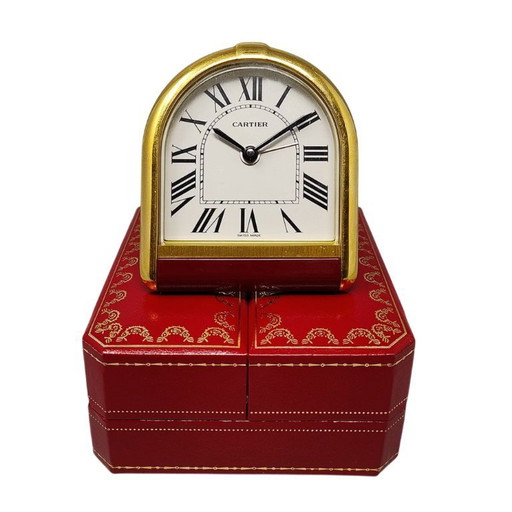 Cartier "Romane" reis- en bureauwekker uit de jaren 80, verguld met 18 karaats goud, inclusief originele doos en papieren.