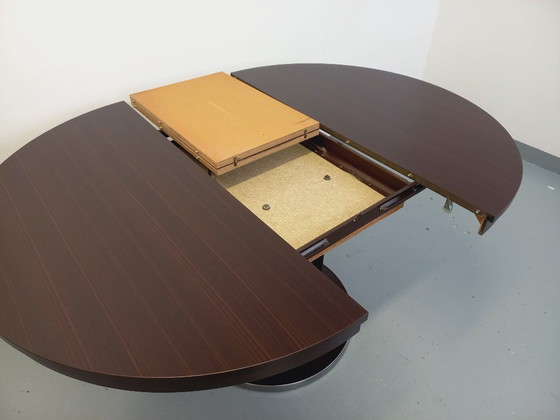 Image 1 of Table ronde de repas vintage en bois d’ébène et métal chromé style Space Age / Diner des années 70 avec rallonge intégrée