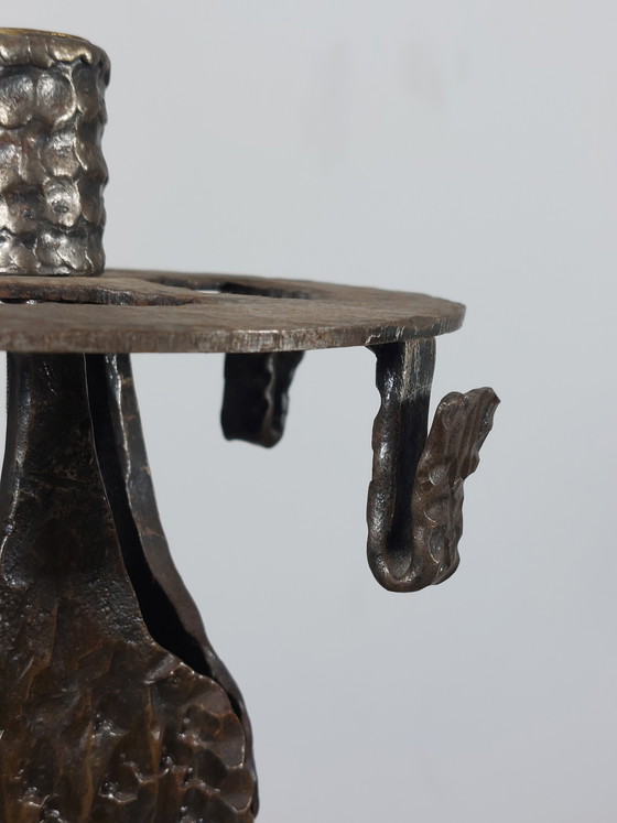 Image 1 of Vintage metalen brutalistische tafellamp uit het midden van de vorige eeuw, gemaakt van smeedijzer.