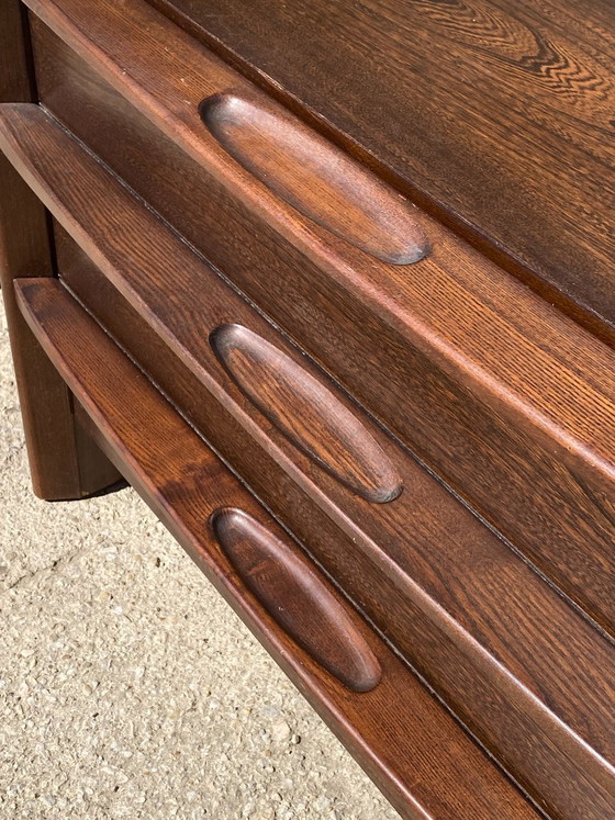 Image 1 of Vintage ladekast uit de jaren 70 van massief iepenhoutfineer met 3 lades.