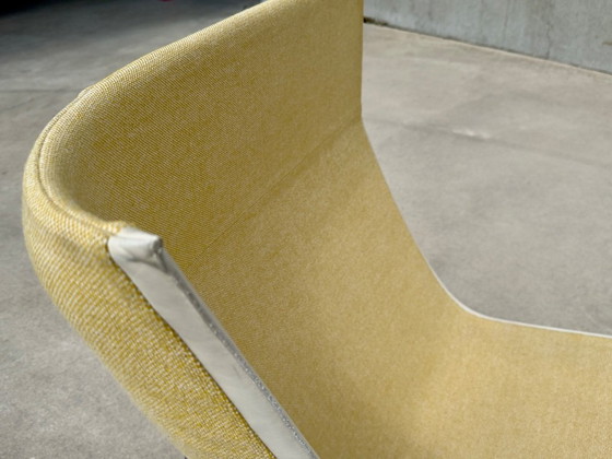 Image 1 of Poltrona di design Moroso Italia Paper Planes, poltrona lounge con schienale alto Doshi Levien.