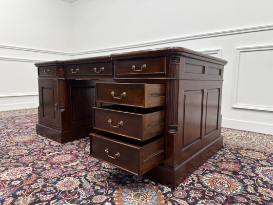 Klassischer englischer Partnerschreibtisch – Leather, Wood (photo 15 of 19)