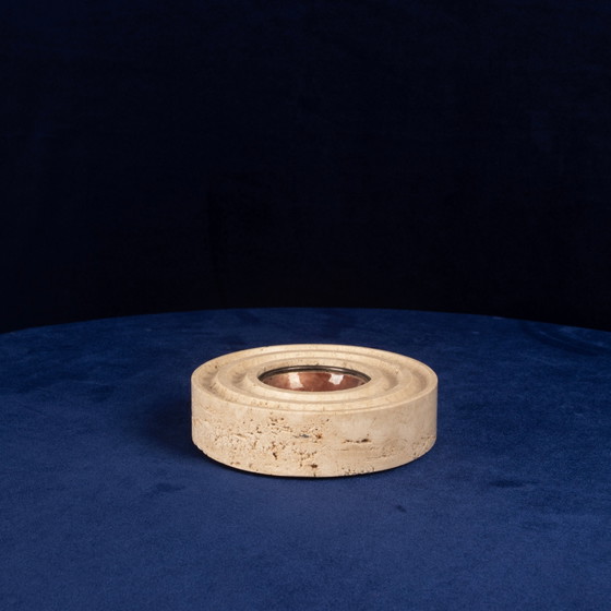 Italiaanse ronde asbak van travertin en koperkleurig metaal, 1970 – Tafelaccessoires, Italian Design (photo 2 of 18)