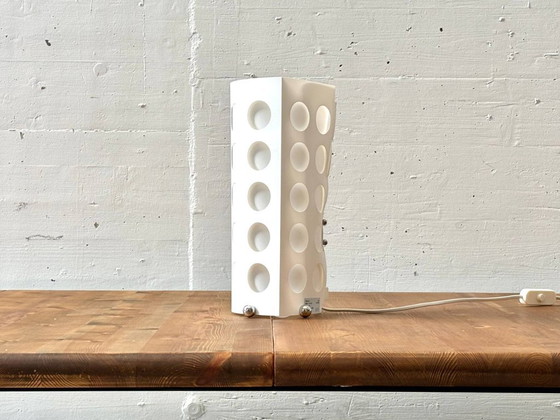 Image 1 of Lampe de table design à structure perforée, signée NIMEX, datant de 2001.