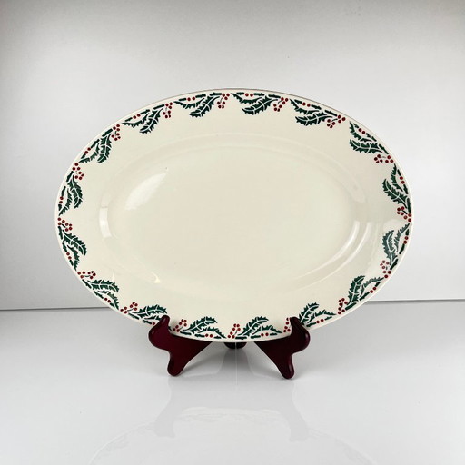 Large oval "holly" ironstone dish, early XXe