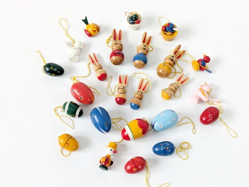 Set of 24 Vintage Easter Hand Painted Wooden Ornaments, Germany 1980s, Original Box