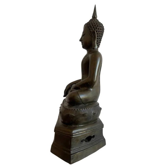 Buda tailandés de bronce sentado con llama extraíble (ushnisha) – lote 160 – Esculturas, Bronze (photo 8 of 12)