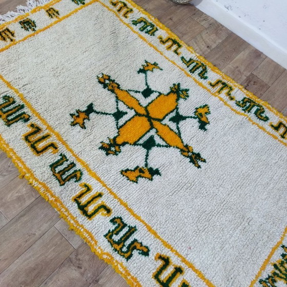 Image 1 of Authentischer handgewebter Berberteppich | 250 x 145 cm | Safran & Grün, marokkanische Kunst