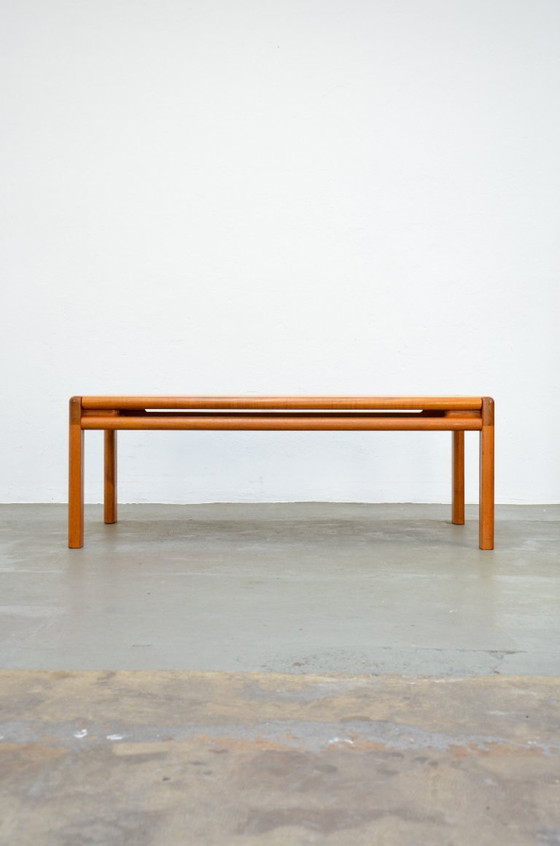 Image 1 of Massieve vintage teakhouten salontafel, bijzettafel in mid-century design, jaren 70