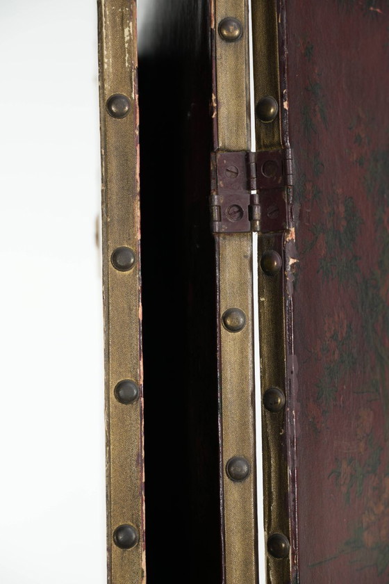 Image 1 of Prachtige antieke Engelse rode lederen met de hand beschilderde Chinoiserie roomdevider/ kamerscherm met florale motieven