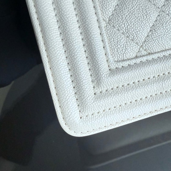 Image 1 of Chanel Boy Small - Pelle trapuntata color crema/bianco caviale con finiture dorate 27