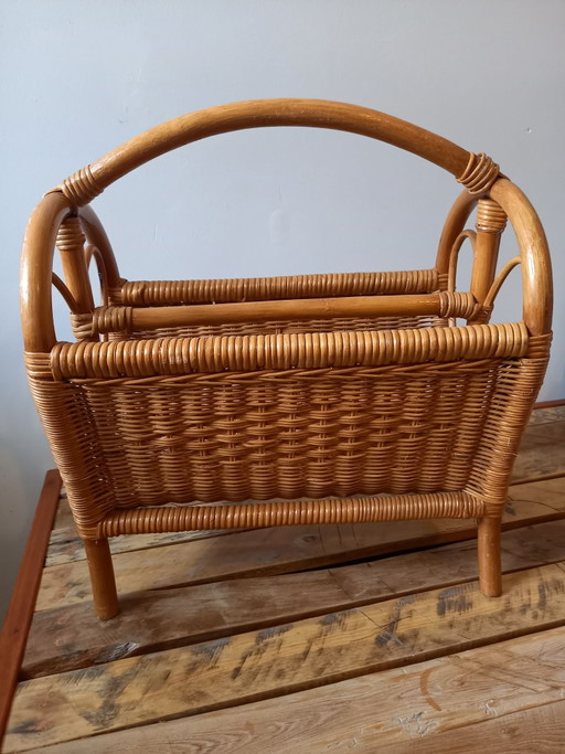 Bellissimo portariviste vintage in rattan