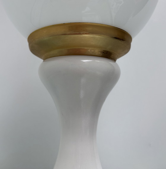 Image 1 of Lampada a globo in vetro bianco vintage / lampada da tavolo Space Age