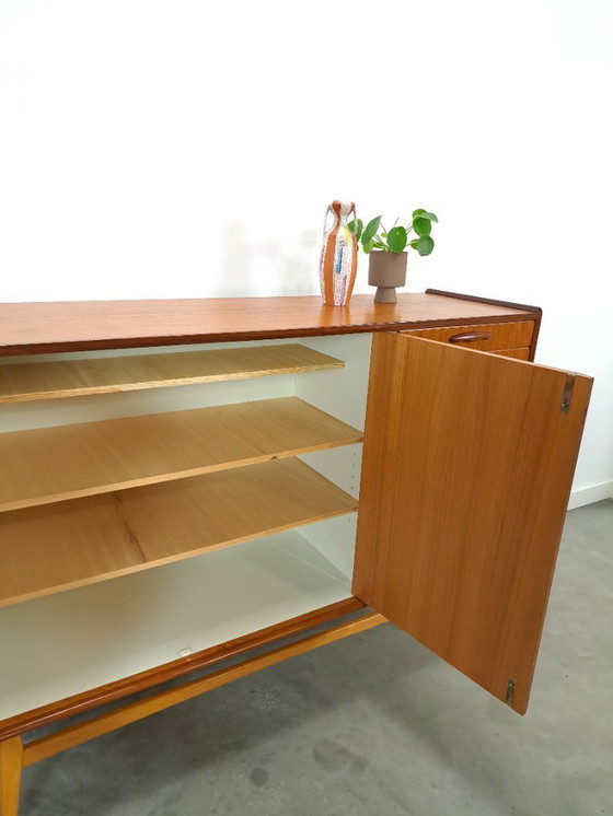 Image 1 of Armadio in teak con gambe inclinate e cassetti dalla Svezia