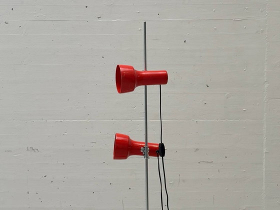 Image 1 of Minimalistische, futuristische vloerlamp van metaal uit de jaren 70.