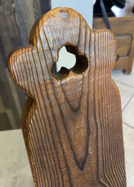 Image 1 of antieke brutalistische driepootstoel nr. 1, gesneden uit massief hout