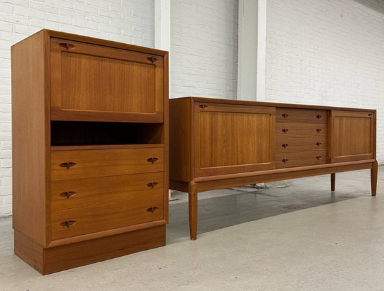 Image 1 of Deens teak dressoir H.W. Klein Bramin