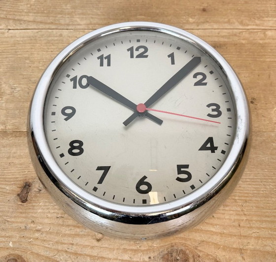 Vintage Wall Clock from PRAGUR, 1940s – Glass, Chrome (photo 10 of 19)